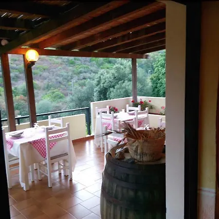 L'oleandro מלון 3*